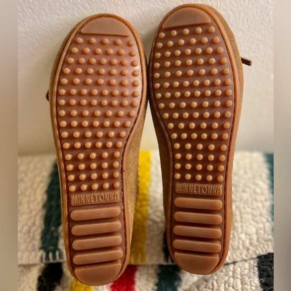 NWOT MinnetonkaThunderbird II Kilty Moccasin - Taupe Suede - size 6 - Picture 4 of 9